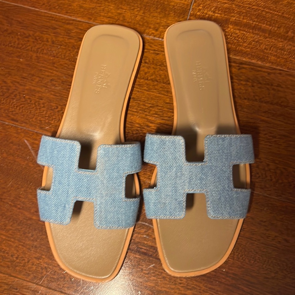 Hermes denim oran.  LIKE NEW worn once